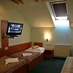 Alton 3*