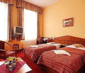 Alton 3*